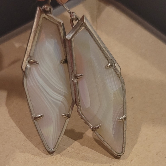 Beautiful Iridescent Kendra Scott Earrings - Picture 3 of 16